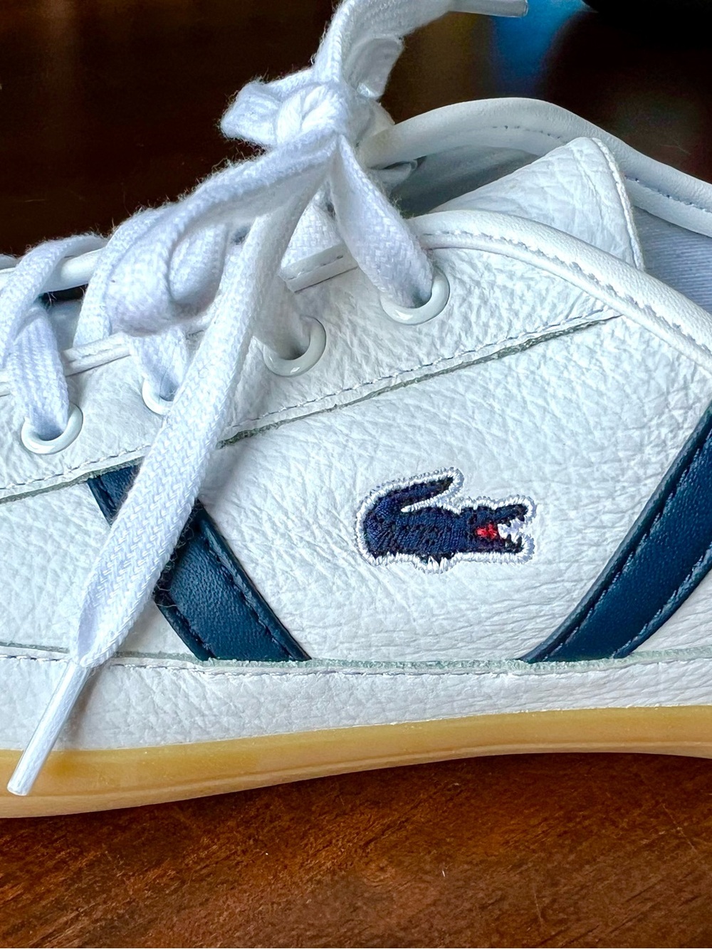 Lacoste Women’s White Leather Sneakers w/Navy Stripes  9.5 US - like new! - Picture 4 of 12